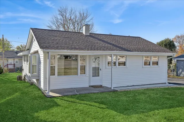 $250,000 | 821 Oakwood Drive, Round Lake Beach, IL 60073