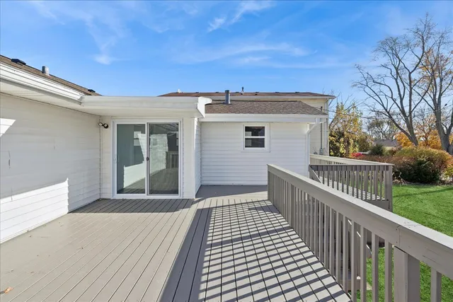 $250,000 | 821 Oakwood Drive, Round Lake Beach, IL 60073