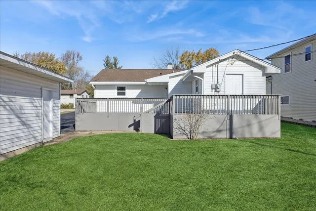 $250,000 | 821 Oakwood Drive, Round Lake Beach, IL 60073