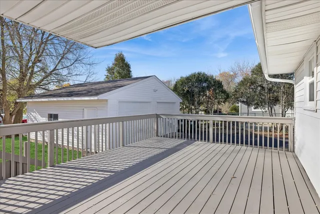 $250,000 | 821 Oakwood Drive, Round Lake Beach, IL 60073