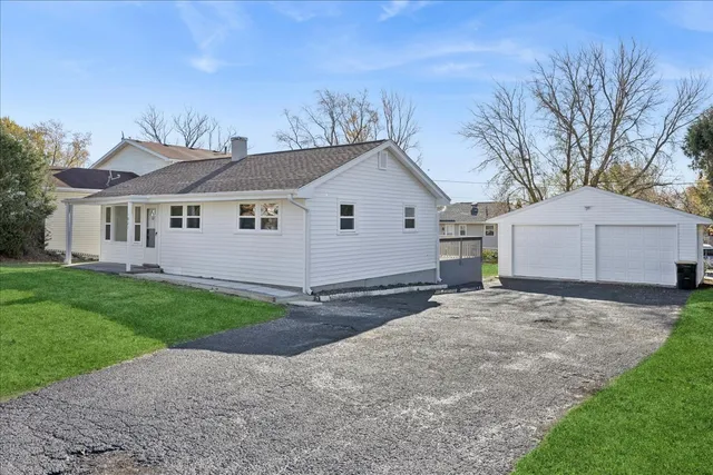 $250,000 | 821 Oakwood Drive, Round Lake Beach, IL 60073