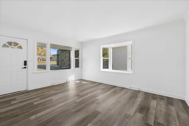 $250,000 | 821 Oakwood Drive, Round Lake Beach, IL 60073