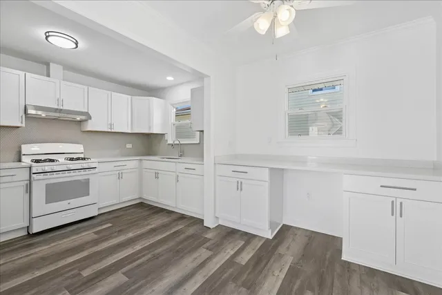 $250,000 | 821 Oakwood Drive, Round Lake Beach, IL 60073