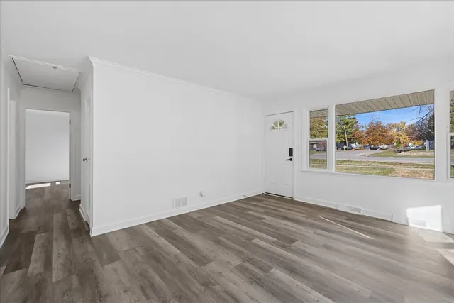 $250,000 | 821 Oakwood Drive, Round Lake Beach, IL 60073