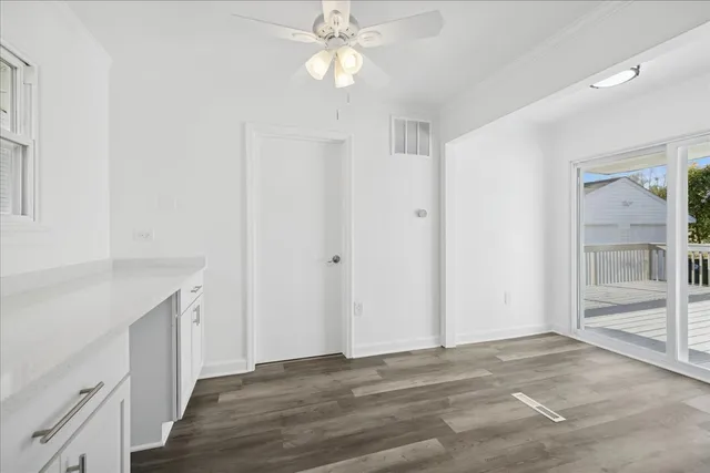 $250,000 | 821 Oakwood Drive, Round Lake Beach, IL 60073