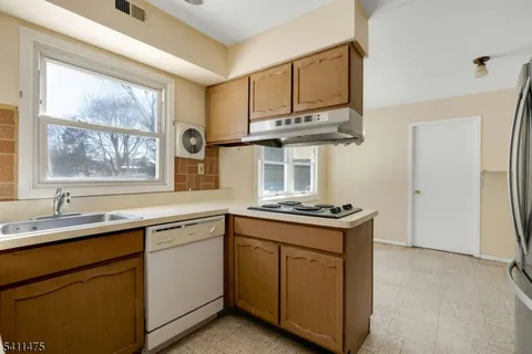 $490,000 | 5 Marigold Lane, Somerset, NJ 08873