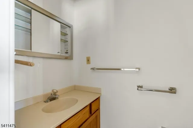 $490,000 | 5 Marigold Lane, Somerset, NJ 08873