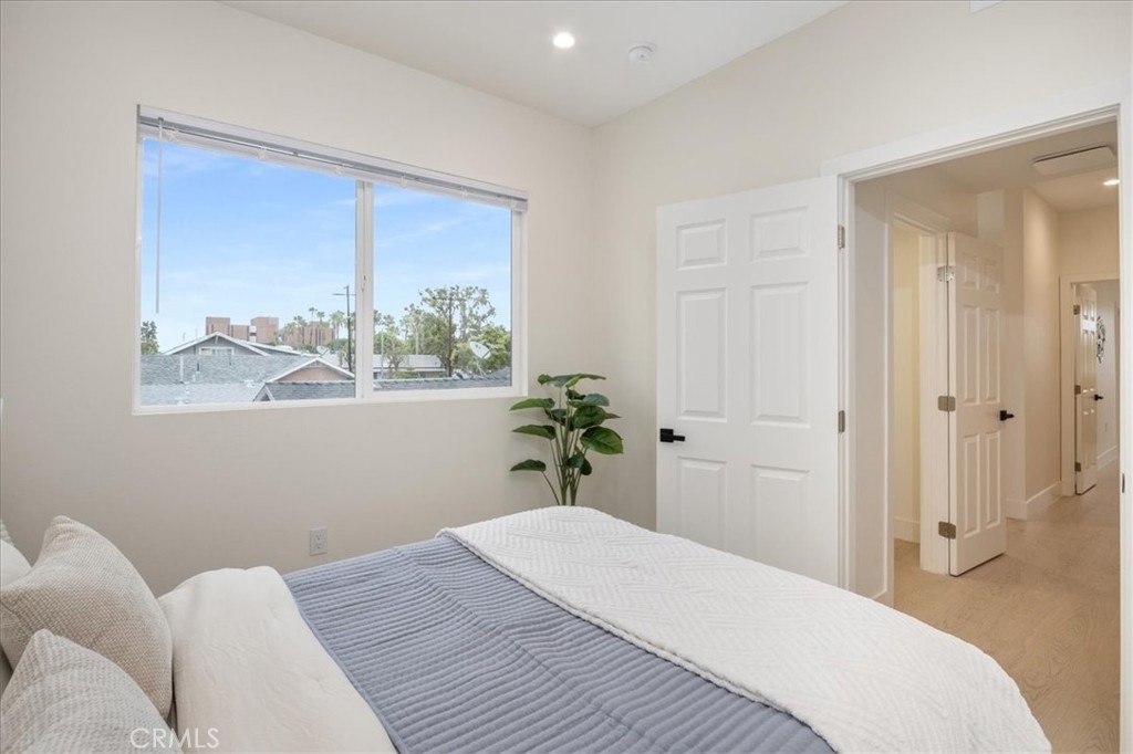 16623 Lake Avenue Paramount, CA 90723 - Photo 17 of 57