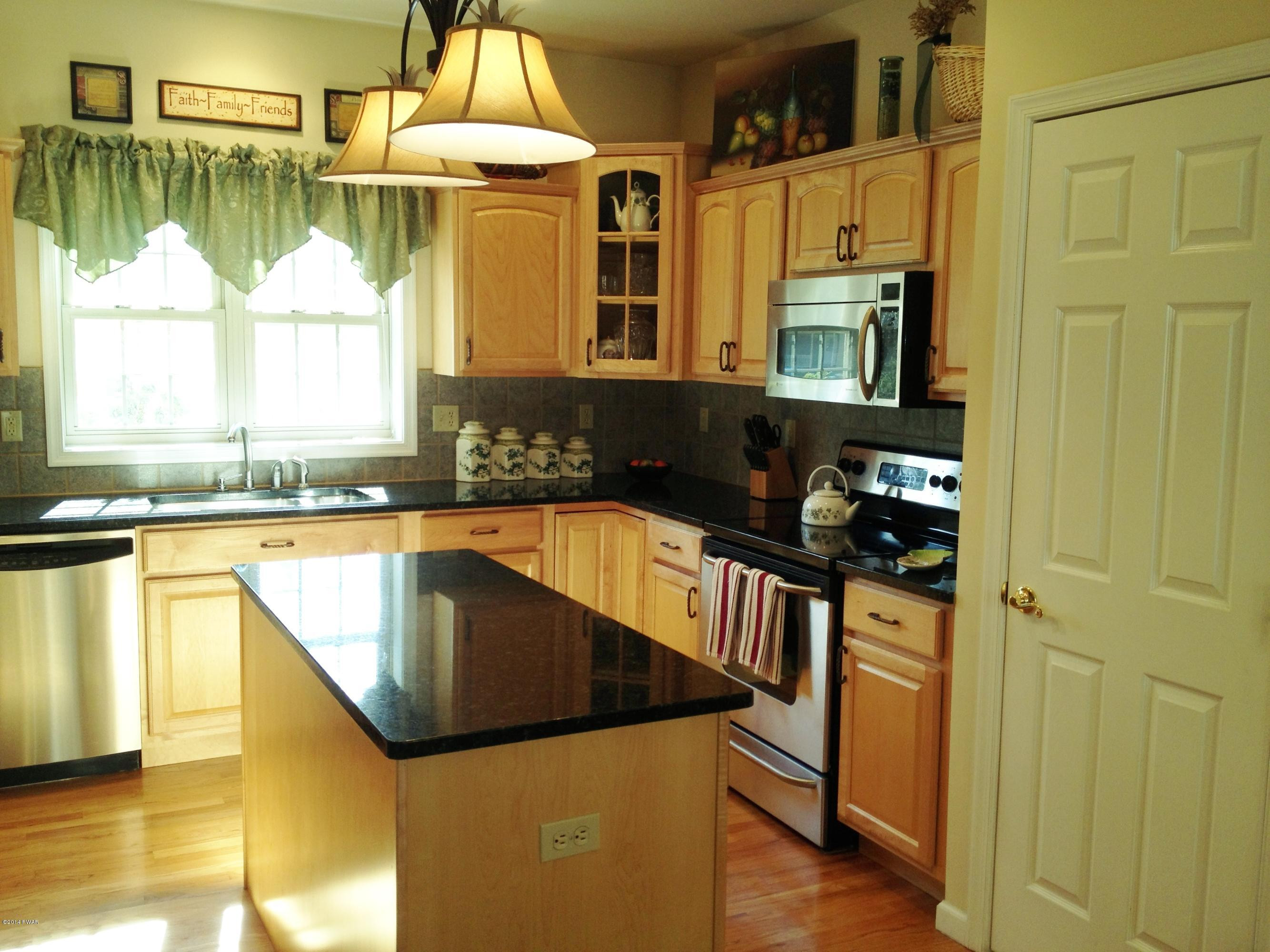 202 Oak Ridge Drive Milford, PA 18337 - Photo 9 of 58