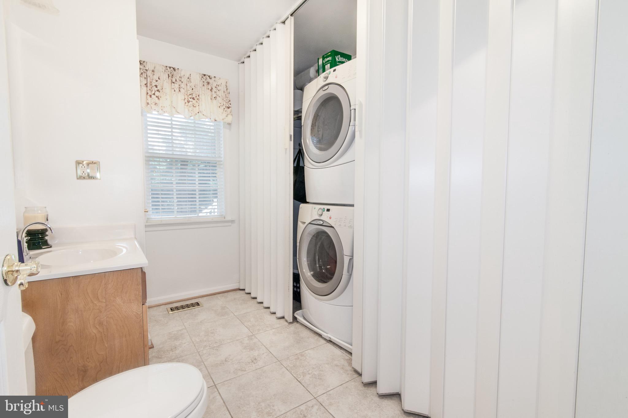 10628 Jones Road Kingsville, MD 21087 - Photo 18 of 32 Main floor half bath w/ laundry