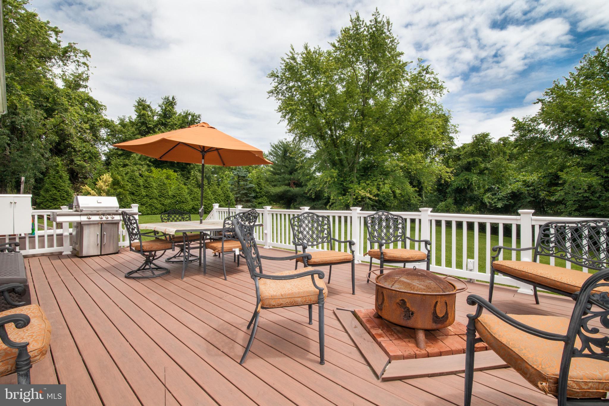 10628 Jones Road Kingsville, MD 21087 - Photo 5 of 32 Maintenance free deck