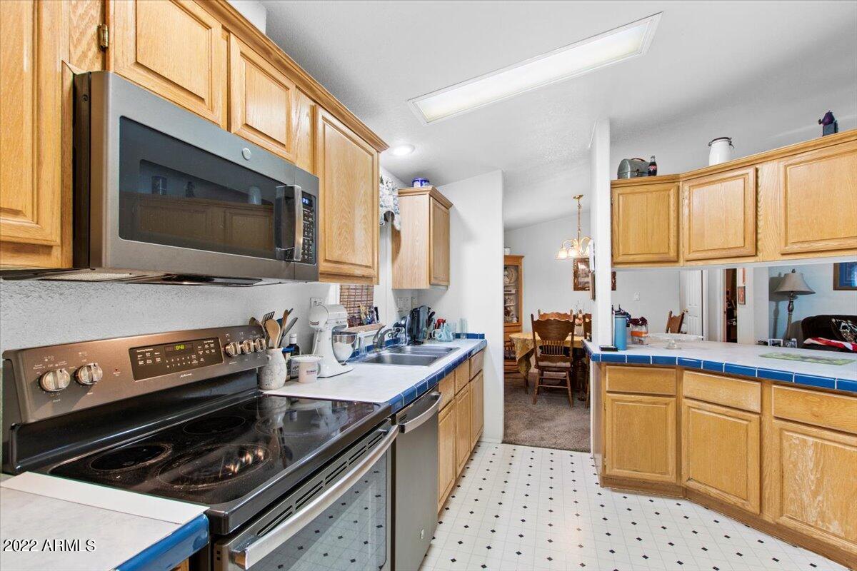 4734 East Rolling Ridge Road San Tan Valley, AZ 85140 - Photo 13 of 26 13-Kitchen