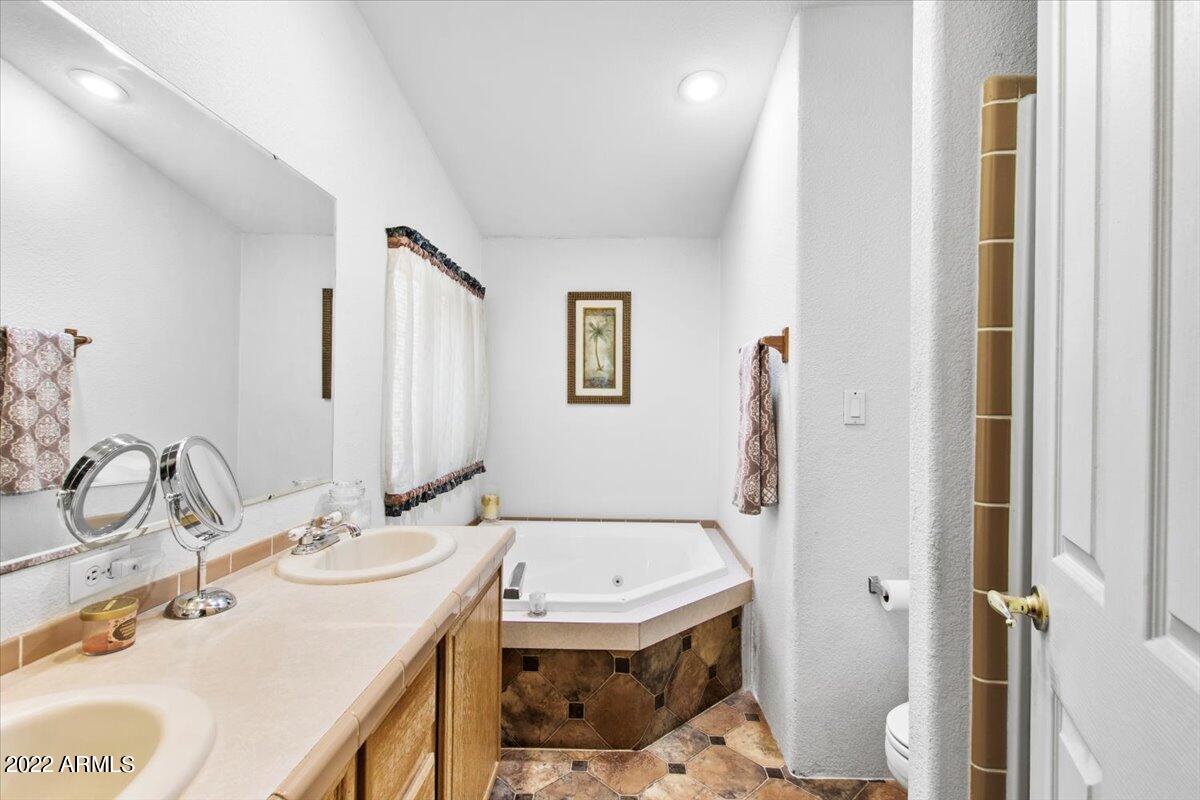 4734 East Rolling Ridge Road San Tan Valley, AZ 85140 - Photo 21 of 26 22-Primary Bathroom