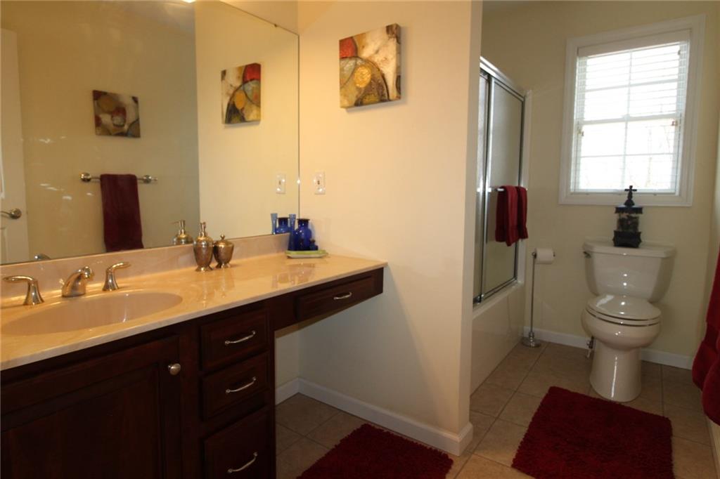 106 Rochelle Lane Monaca, PA 15061 - Photo 21 of 25 2nd floor full bath