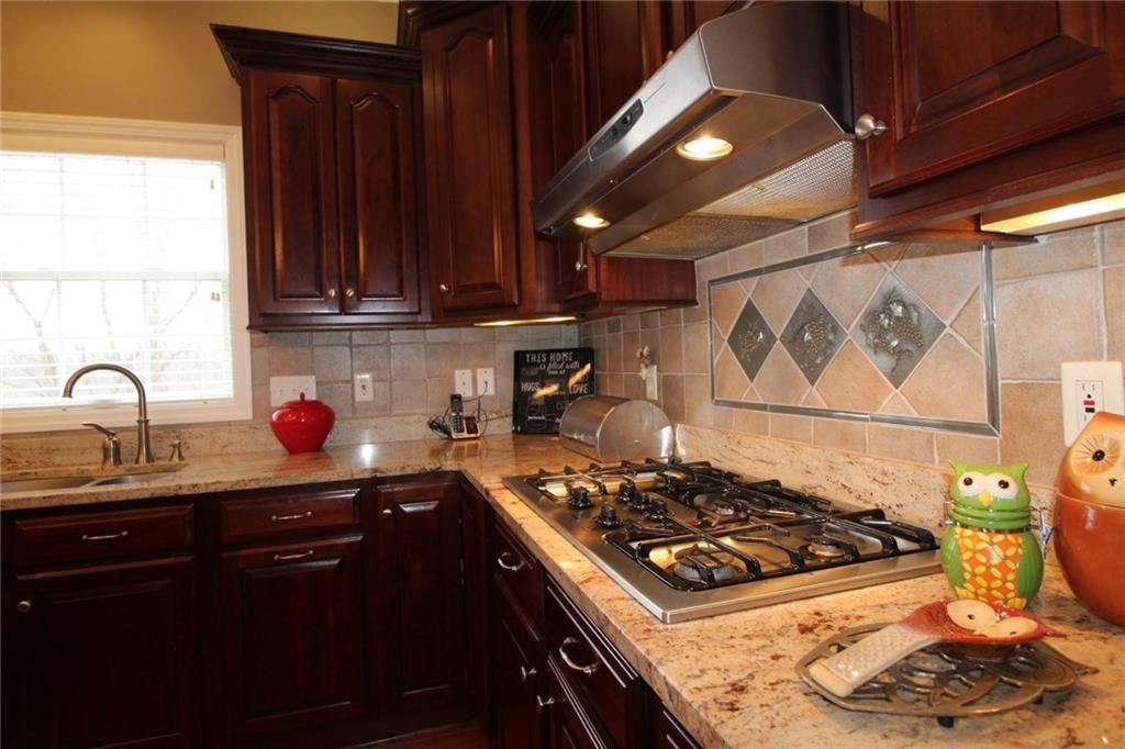106 Rochelle Lane Monaca, PA 15061 - Photo 9 of 25 Note the attention to detail in the backsplash!