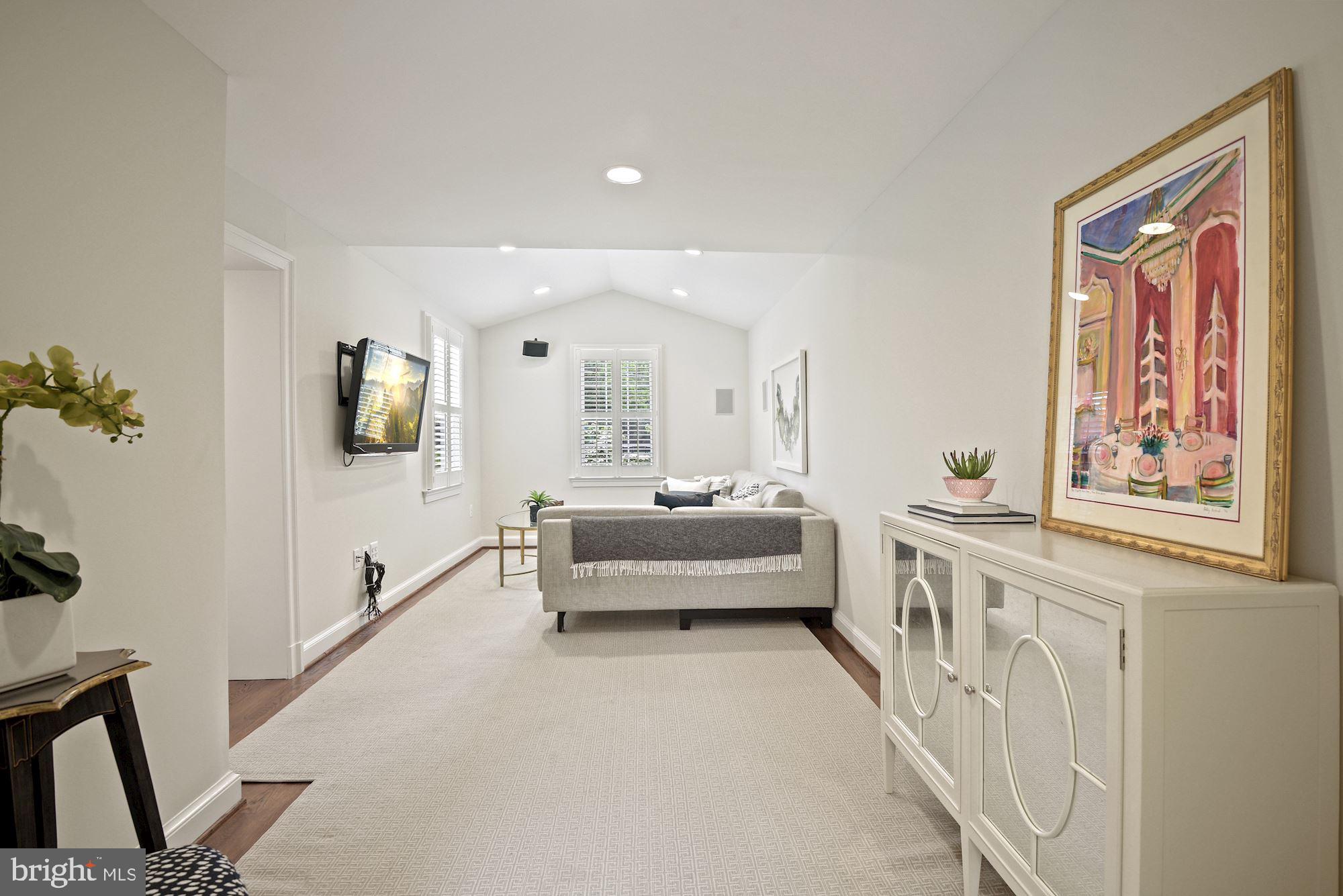 7907 Glenbrook Road Bethesda, MD 20814 - Photo 14 of 40 First floor great rm w/ hardwood floors & speakers