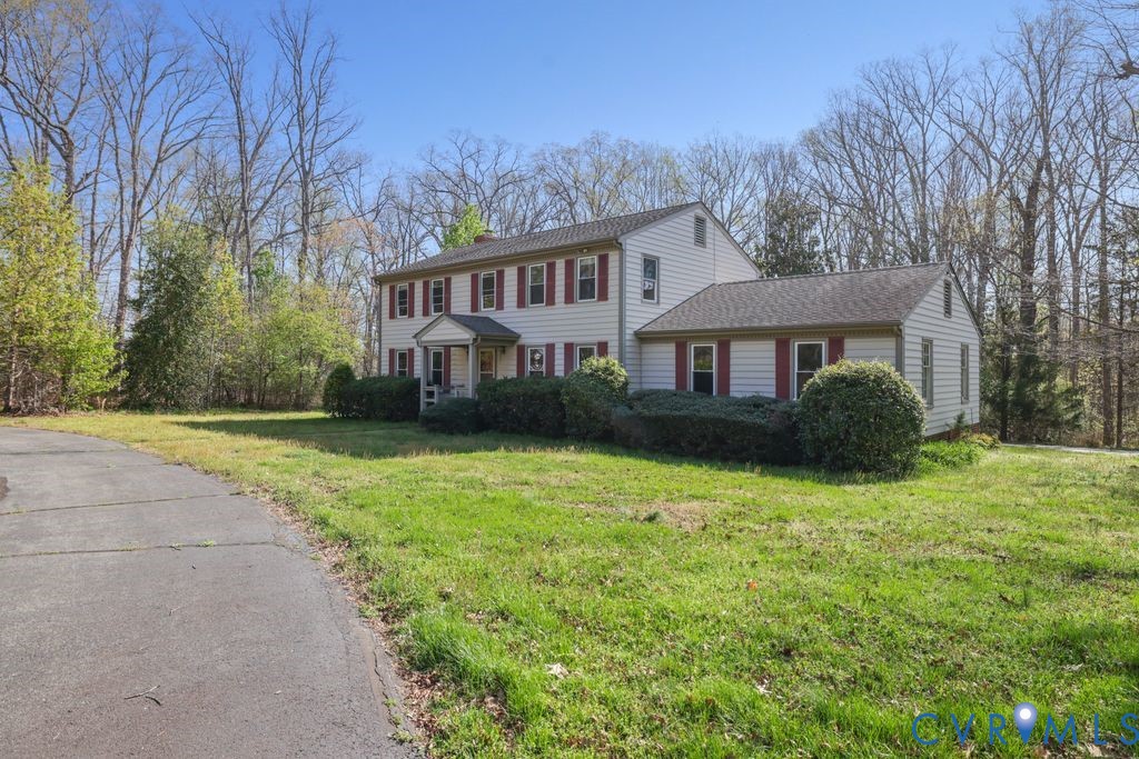 11352 Rockville Road Rockville, VA 23146 - Photo 1 of 38 a front view of a house with a garden