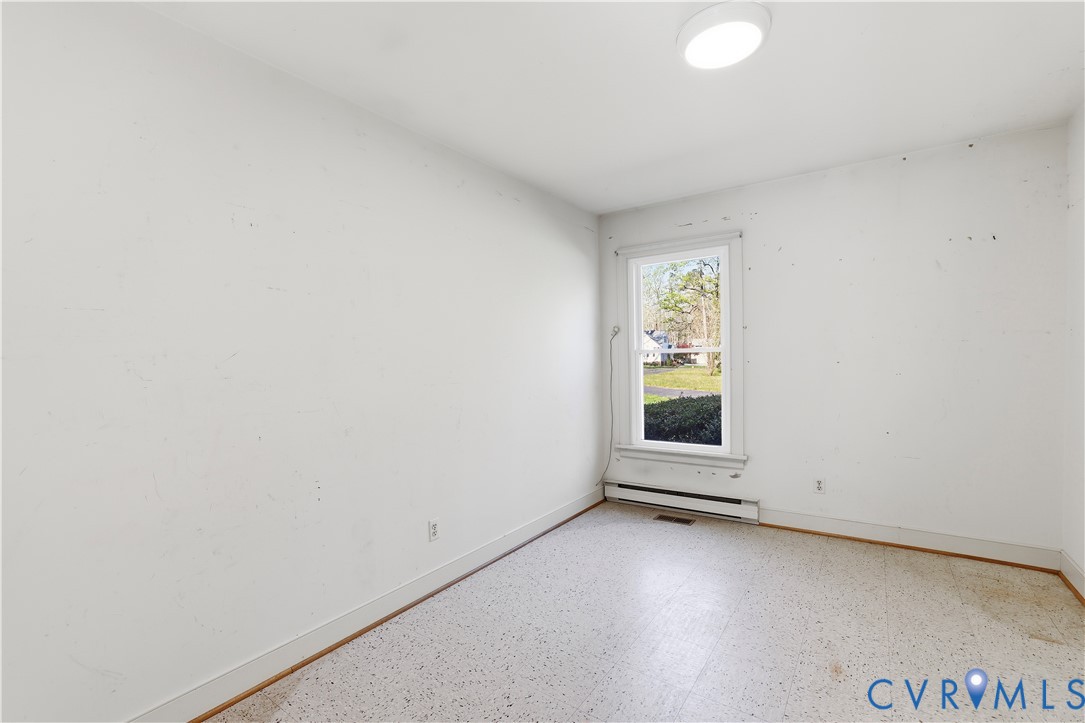 11352 Rockville Road Rockville, VA 23146 - Photo 14 of 38 an empty room with a window