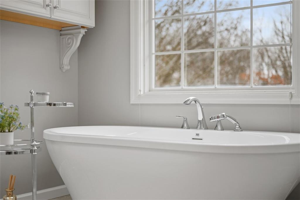 317 Blue Run Road Cheswick, PA 15024 - Photo 31 of 50 Gorgeous soaking tub