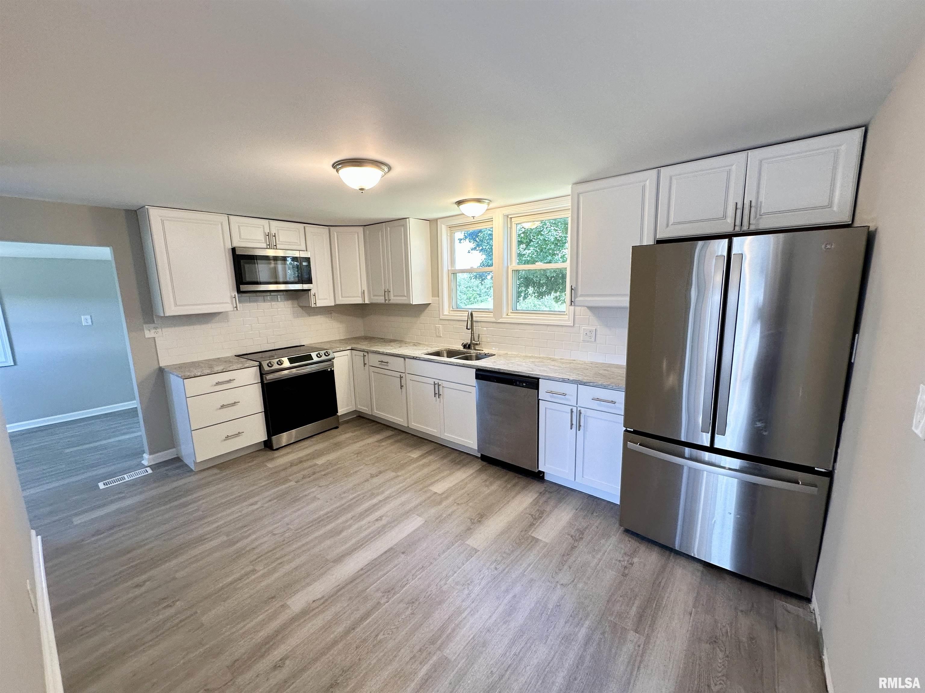 1311 McGlasson Road Jacksonville, IL 62650 - Photo 5 of 38