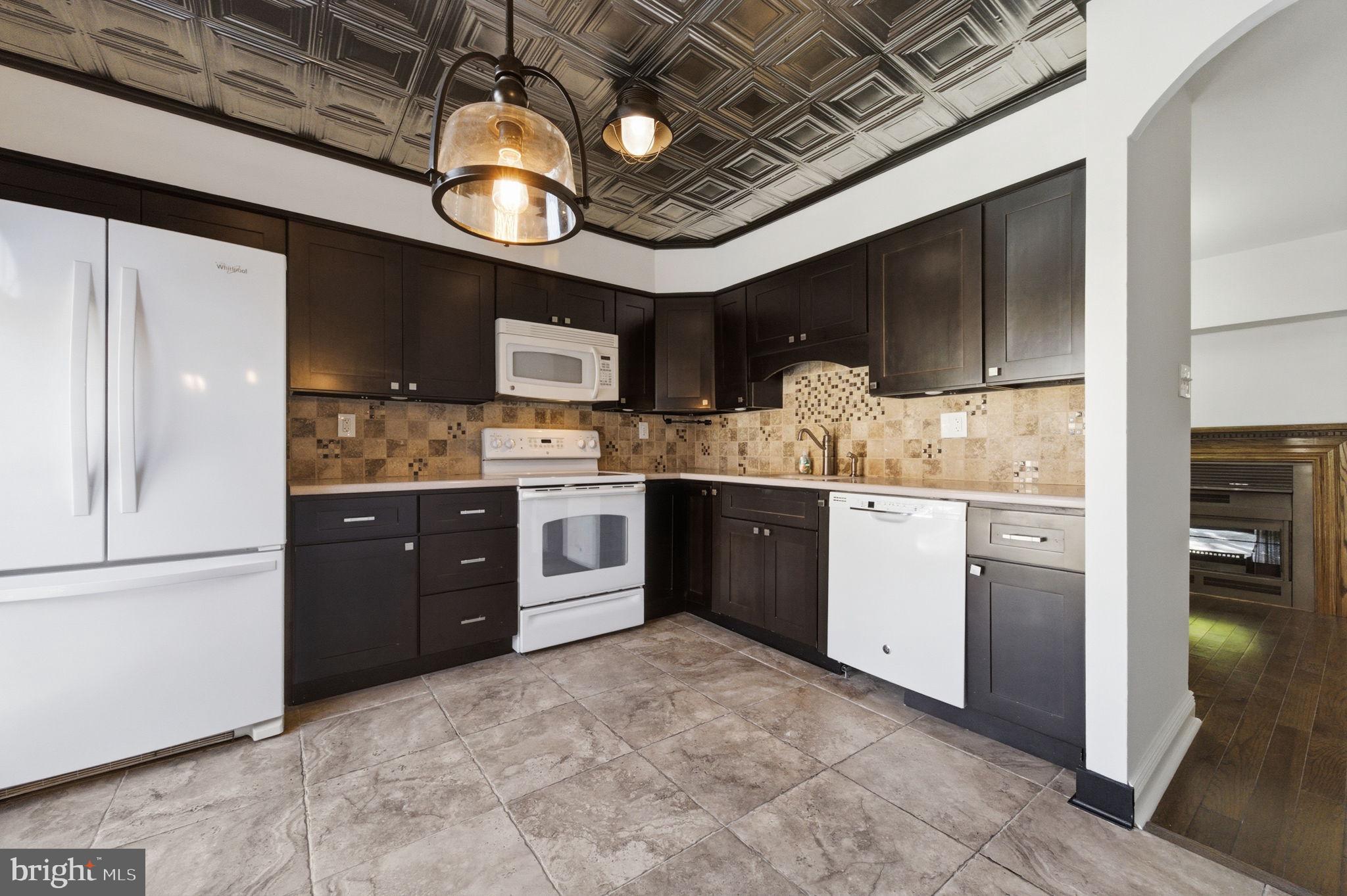 3305 Keswick Way, Unit 3305D Newtown Square, PA 19073 - Photo 20 of 38 a open kitchen with a stove a sink and cabinets