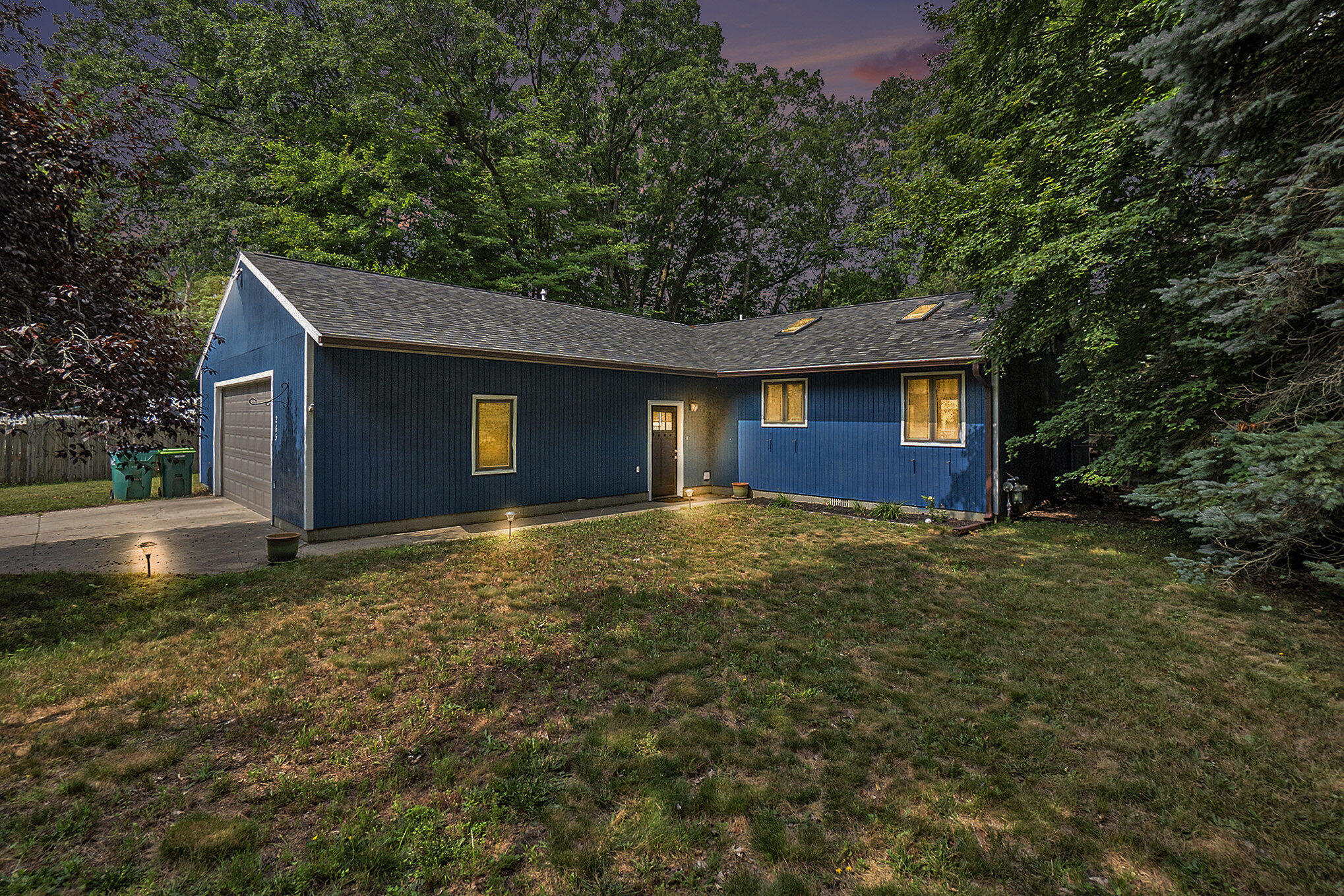 001_dsc04611_-_twilight_700