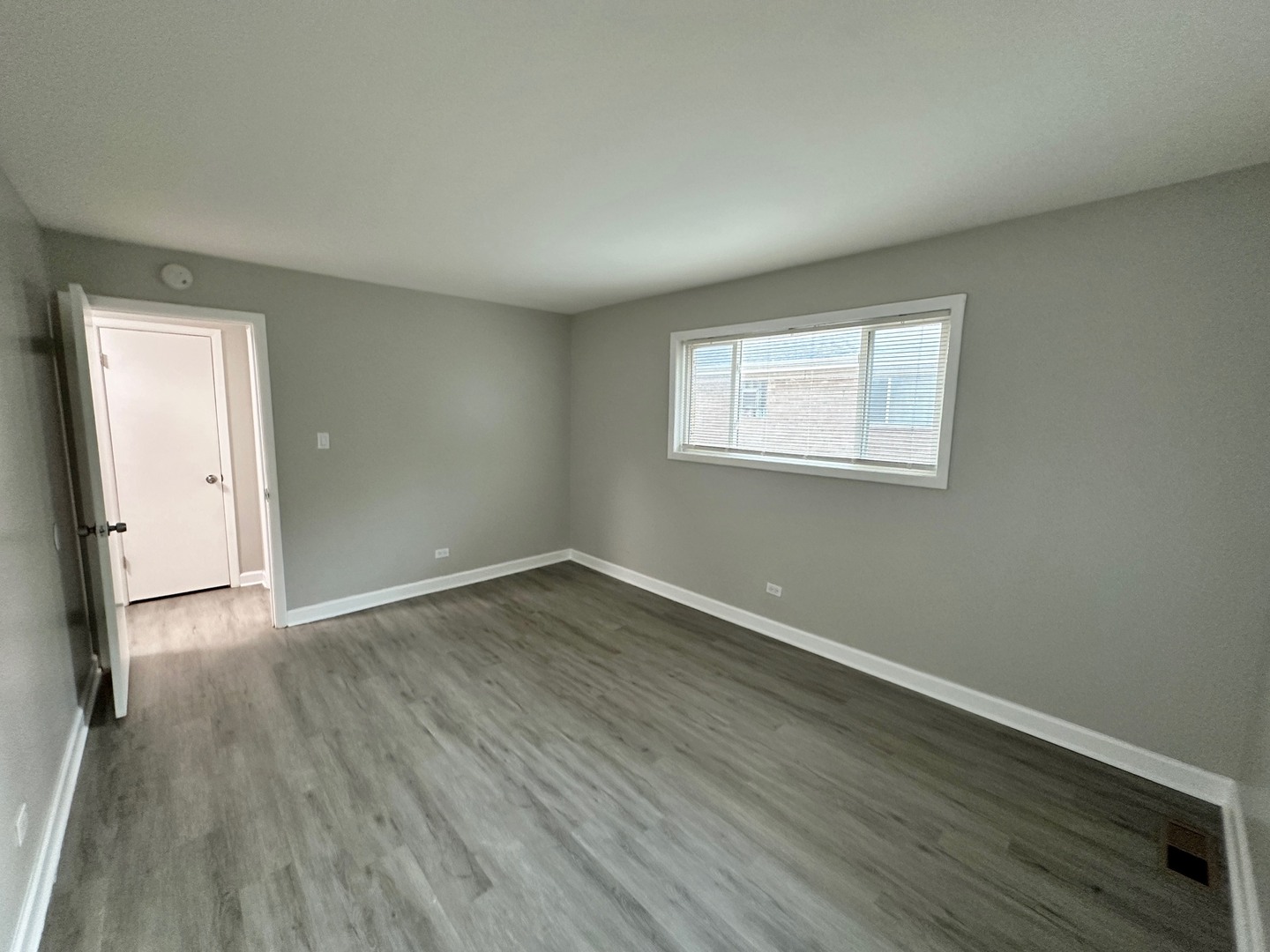 1719 East Roosevelt Road, Unit 4 Wheaton, IL 60187 - Photo 16 of 23 Gallery Image 16