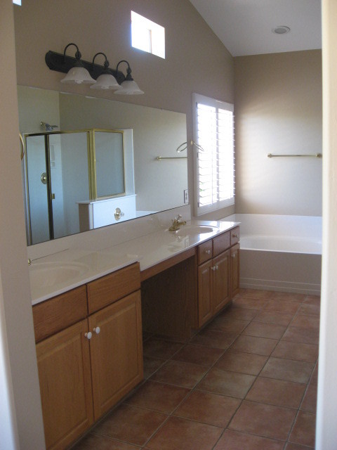 2106 East Victor Road Gilbert, AZ 85296 - Photo 12 of 22 master bathroom