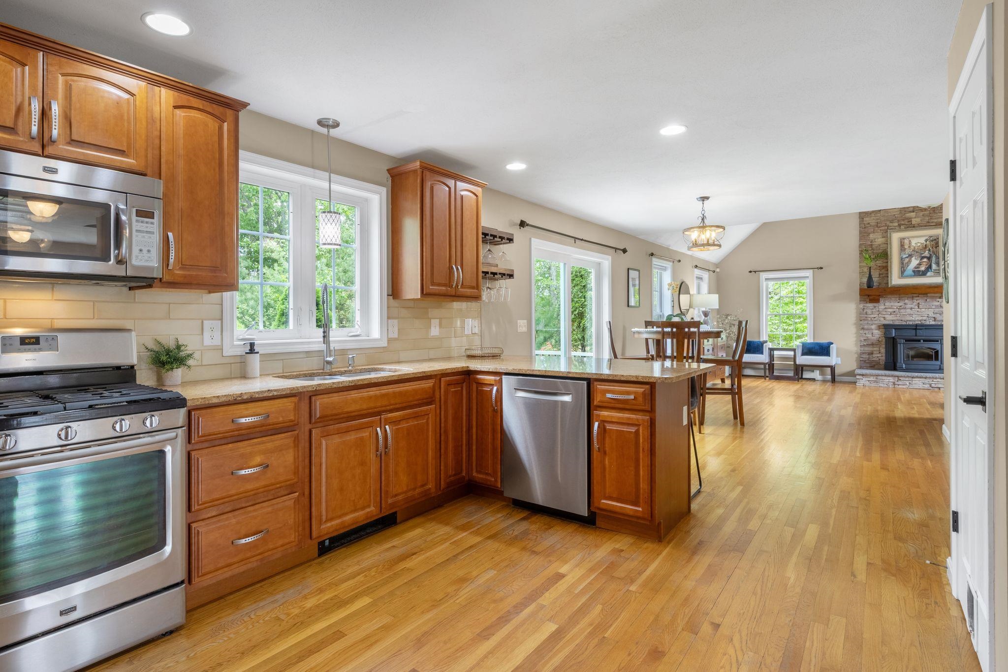 212 Oak Hill Road Barrington, NH 03825 - Photo 8 of 55
