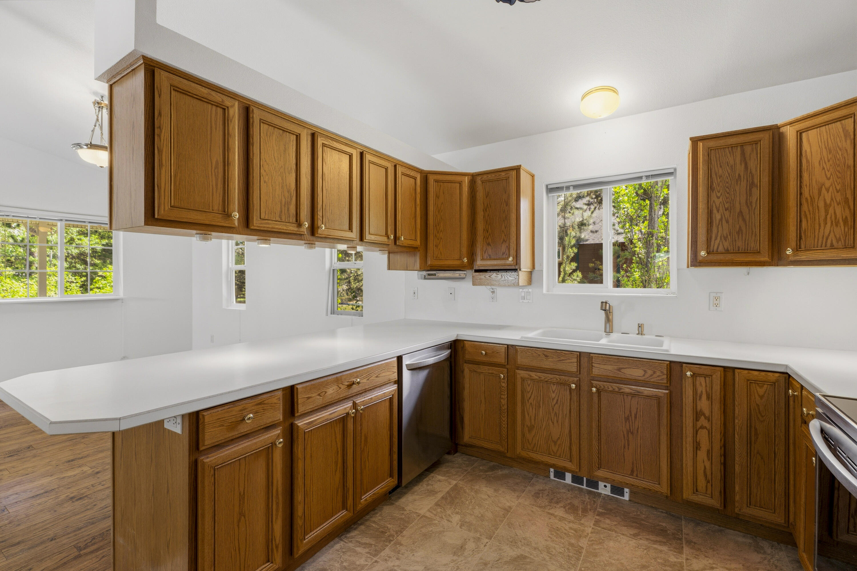 55885 Osprey Road Bend, OR 97707 - Photo 9 of 58 Pleanty of kitchen storage!