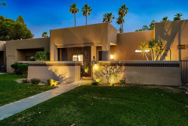 a view of a house with backyard