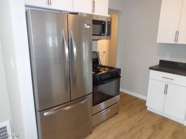 6029 Snow Road Parma, OH 44129 - Photo 15 of 32 Stainless Steel