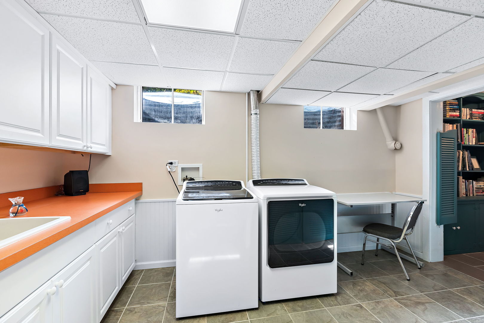 N543 Herrick Drive Wheaton, IL 60187 - Photo 20 of 29 a utility room with washer and dryer