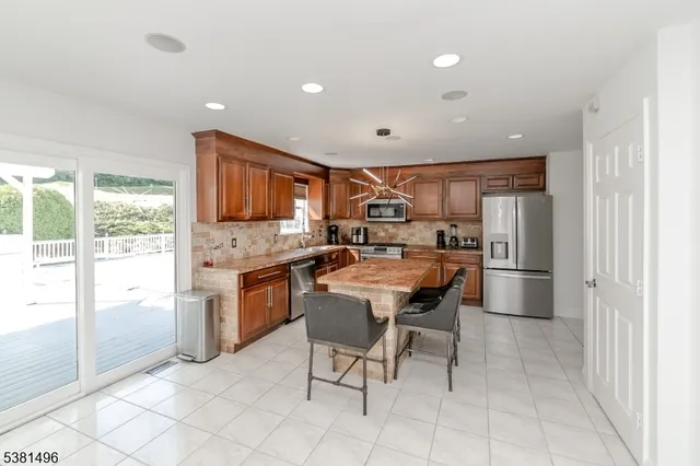 $735,000 | 6 Rose Lane, Hackettstown, NJ 07840