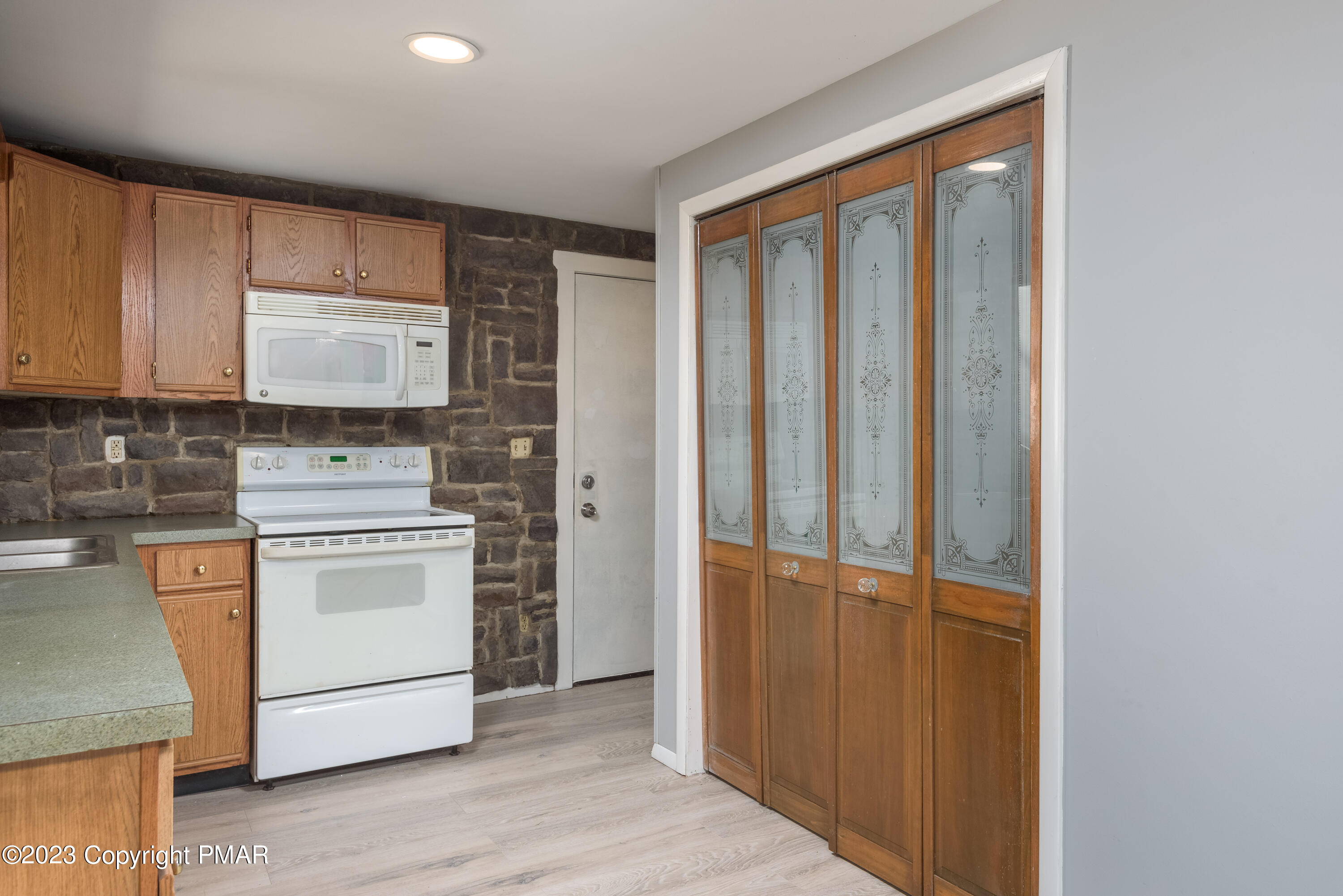 89 Sassafras Road Albrightsville, PA 18210 - Photo 3 of 29 89 sassafras-7
