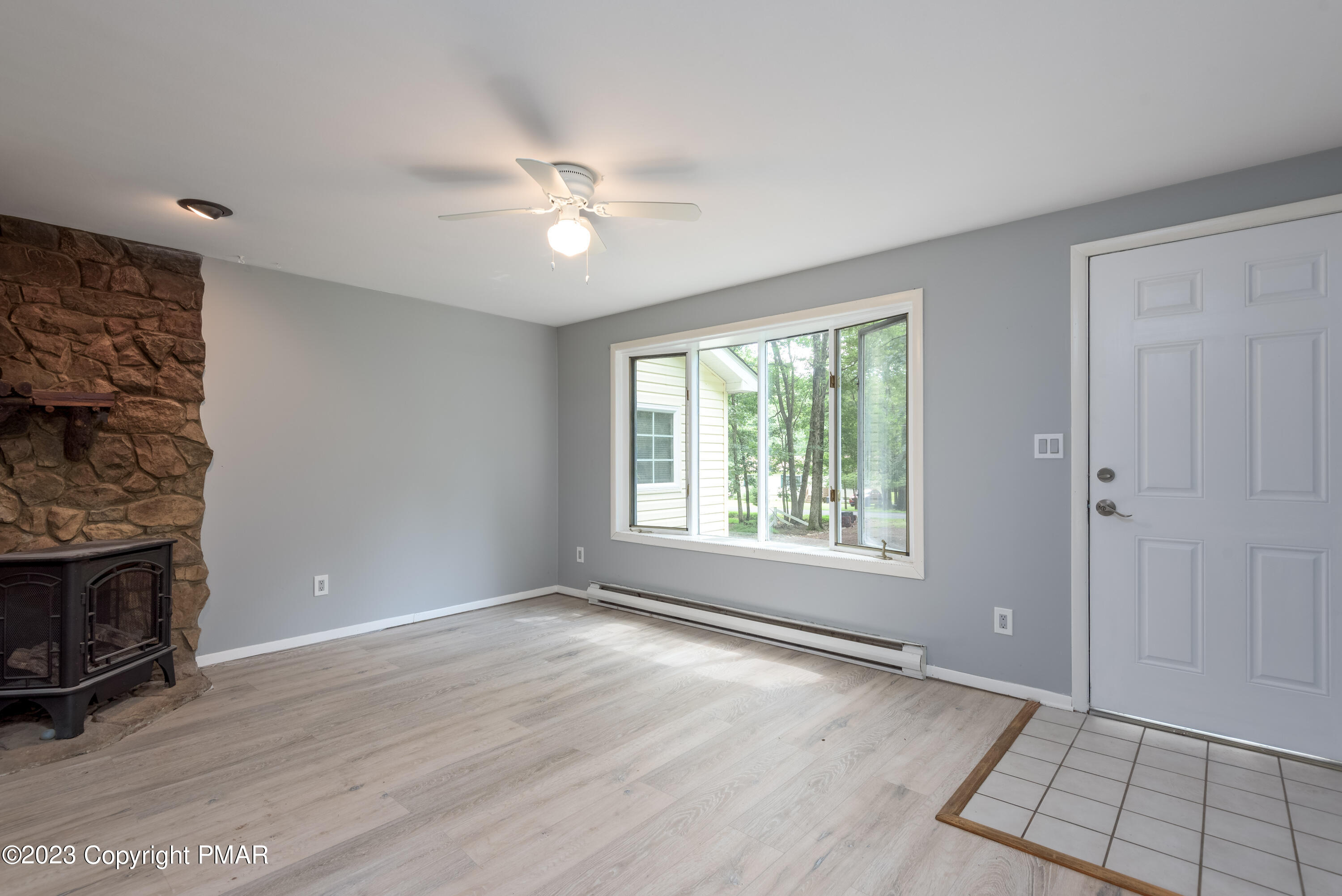 89 Sassafras Road Albrightsville, PA 18210 - Photo 5 of 29 89 sassafras-11