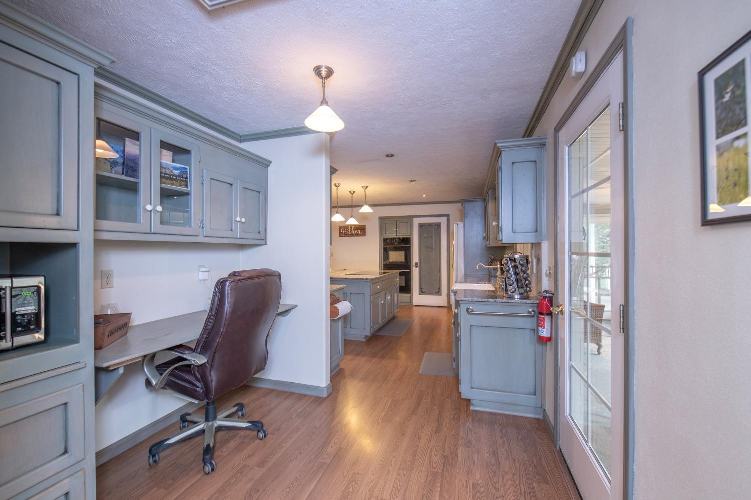 2695 Paso Pass Road Mariposa, CA 95338 - Photo 20 of 56 a view of a kitchen and dining room