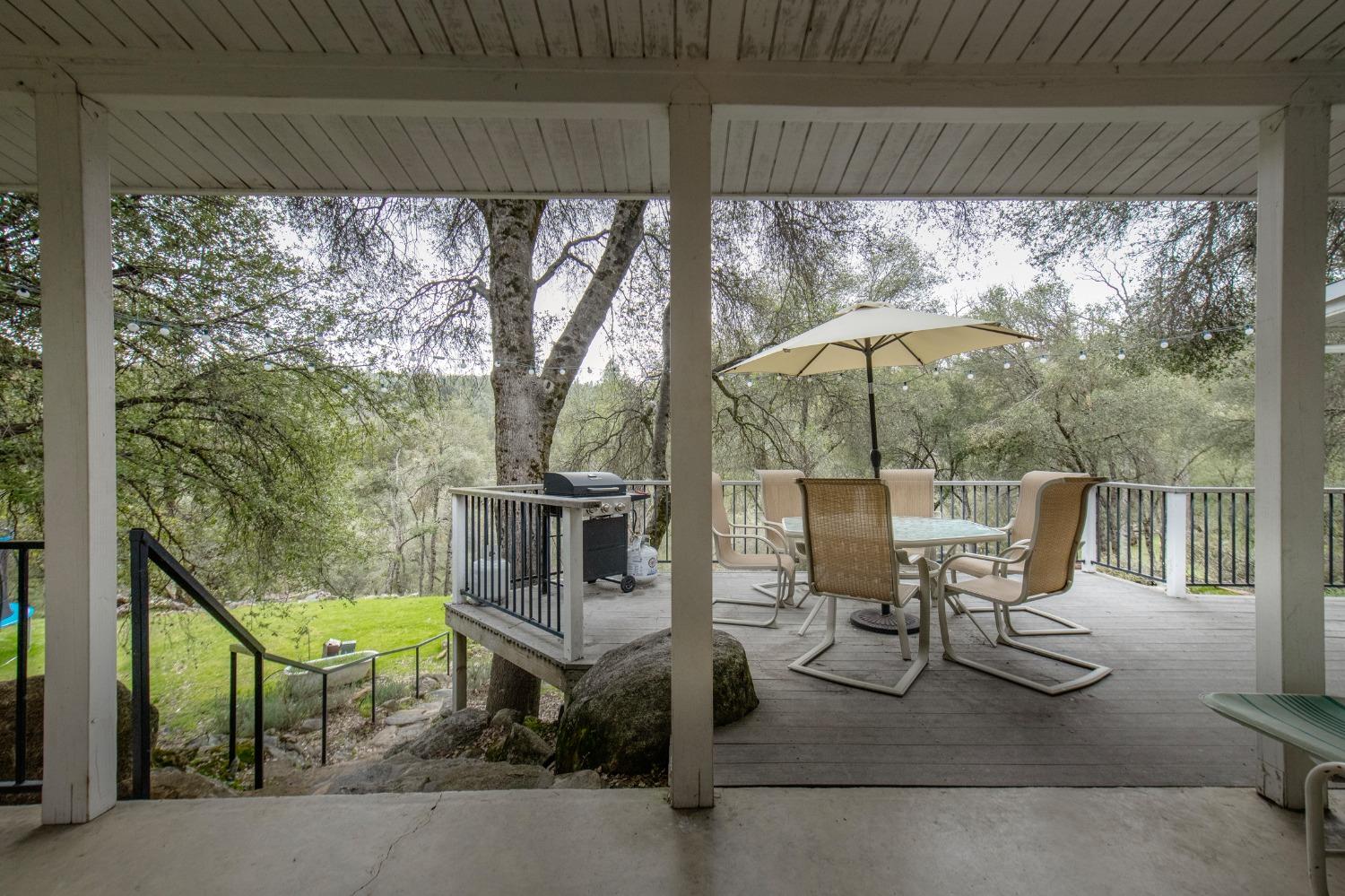 2695 Paso Pass Road Mariposa, CA 95338 - Photo 22 of 56 a view of a chairs and table in patio