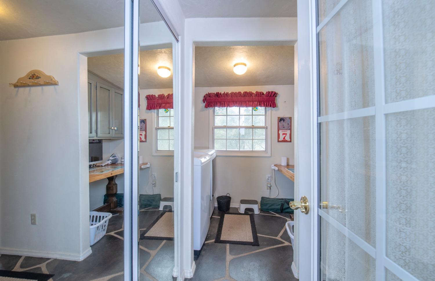 2695 Paso Pass Road Mariposa, CA 95338 - Photo 25 of 56 a view of a hallway with wooden floor and windows
