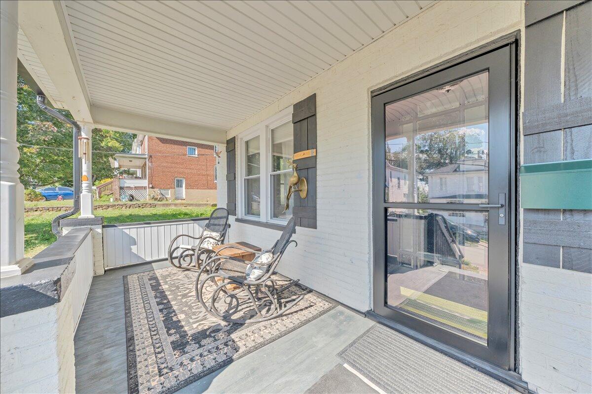 1506 7th Street Southeast Roanoke, VA 24013 - Photo 4 of 32 34-MIB05679