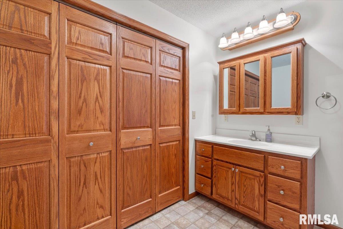 14201 3100N Road Virden, IL 62690 - Photo 16 of 55
