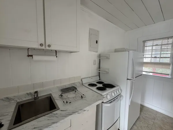$1,500 | 200 Park Avenue, Unit 9, Lake Park, FL 33403