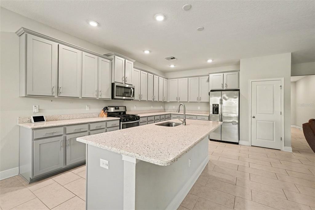 8044 Sequester Loop Land O Lakes, FL 34637 - Photo 2 of 32