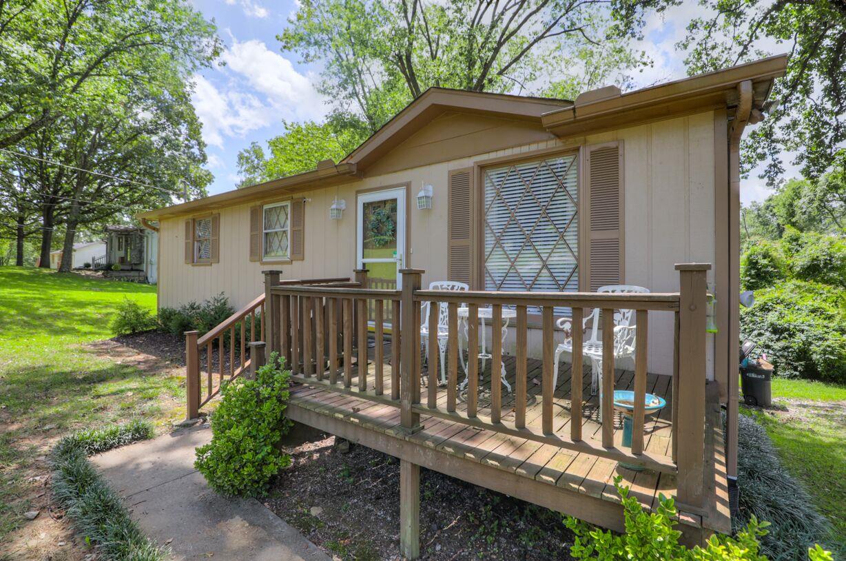 64 Searcy Road Mount Juliet, TN 37122 - Photo 2 of 16 Great home located in the heart of Mt. Juliet!!