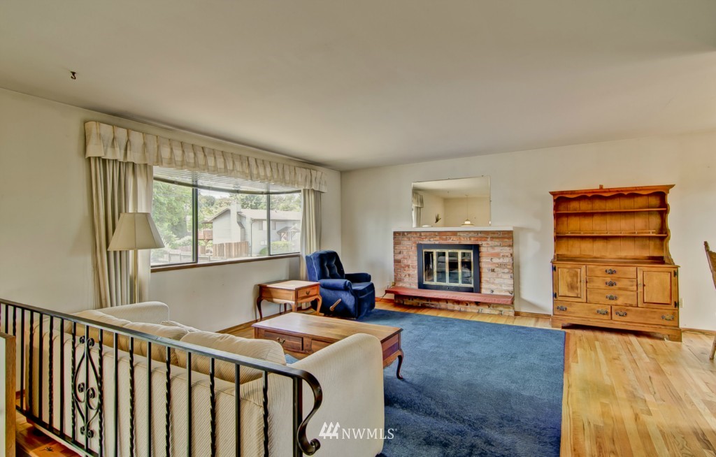 1732 Edmonds Way Southeast Renton, WA 98058 - Photo 2 of 13 Gallery Image 2