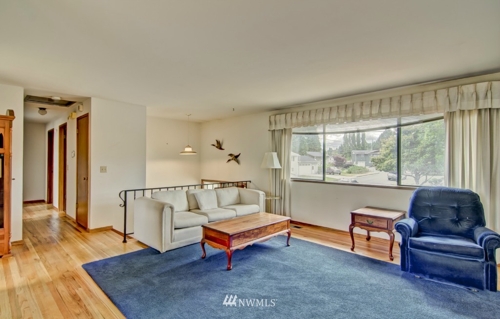 1732 Edmonds Way Southeast Renton, WA 98058 - Photo 3 of 13 Gallery Image 3
