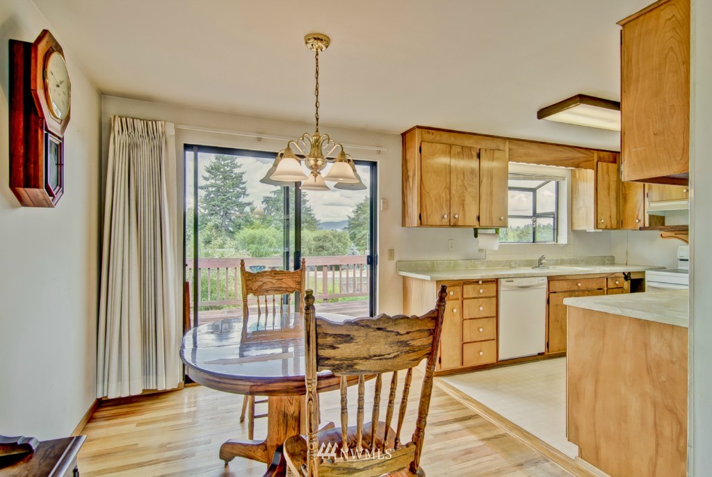 1732 Edmonds Way Southeast Renton, WA 98058 - Photo 4 of 13 Gallery Image 4
