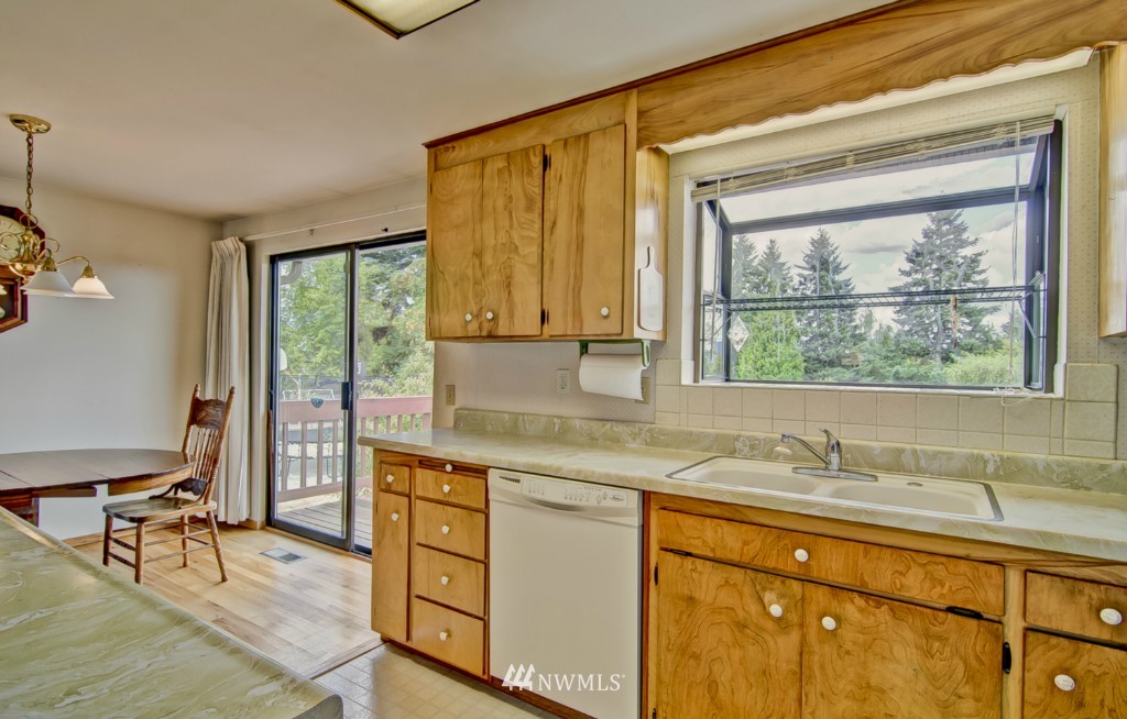 1732 Edmonds Way Southeast Renton, WA 98058 - Photo 6 of 13 Gallery Image 6