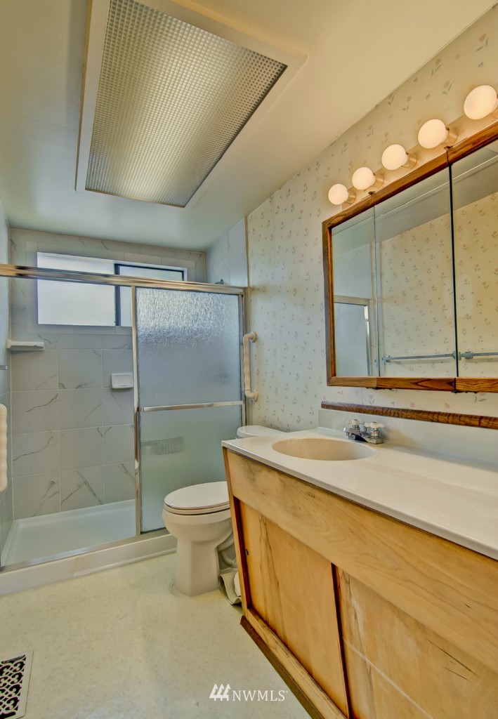1732 Edmonds Way Southeast Renton, WA 98058 - Photo 7 of 13 Gallery Image 7