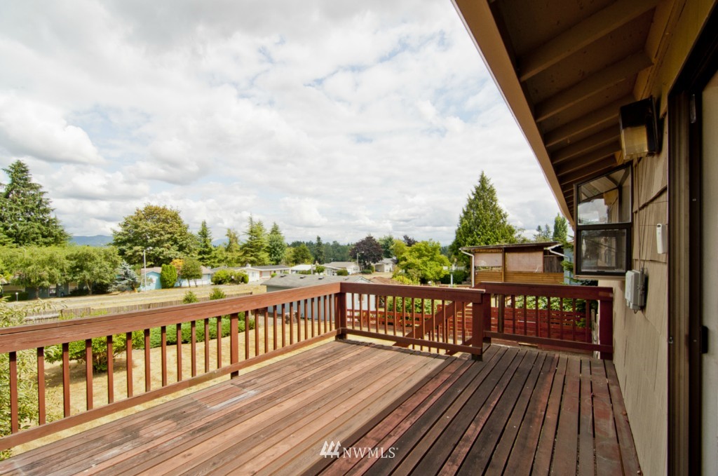 1732 Edmonds Way Southeast Renton, WA 98058 - Photo 8 of 13 Gallery Image 8